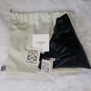 π£Loewe π¨PRICE DROPπ¨ RARE Black Bolso Triangleπ£